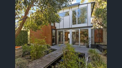 Bayview Escape - linen included, pet friendly!