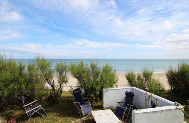 Beachfront House with Private Path, Large Garden & Modern Amenities