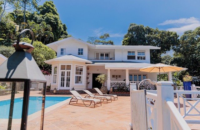Beautiful House in Luxury Condominium overlooking São Conrado Beach.