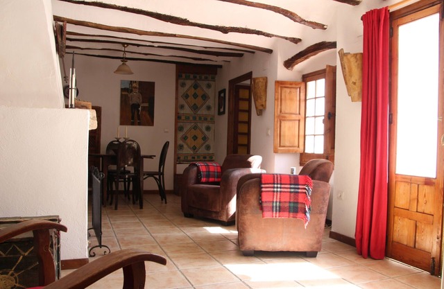 Beautiful apartment with private patio among the olive groves.