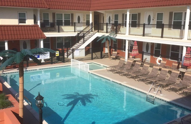 Beach Block Condo in North Wildwood with a POOL!