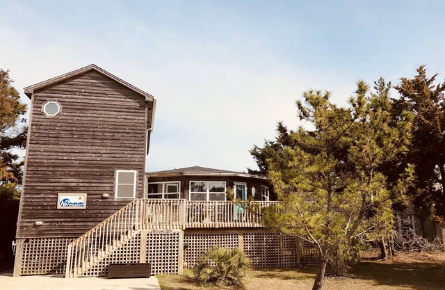 Beach Cottage on the best street in Salvo, located 2 lots from beach access.