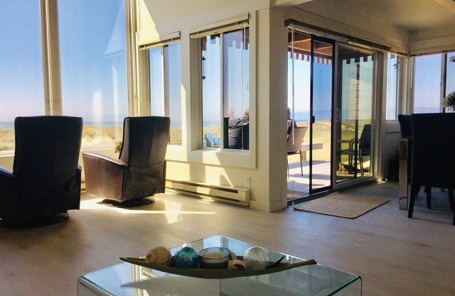 BEACH FRONT HOME in Paradise! 2 min walk down your private path to ocean waves!