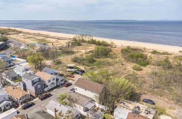 Beach front oasis - Hot tub - Sleeps 7