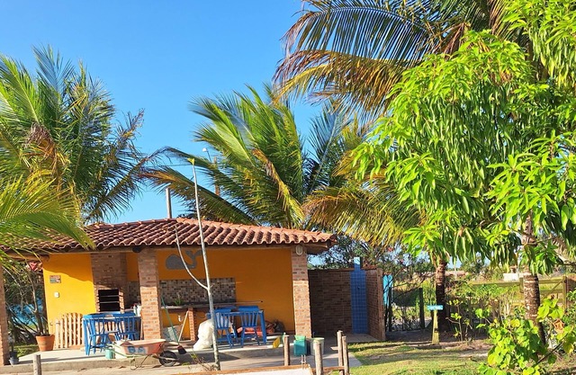 Beach house with 2 suites, swimming pool and barbecue. Pet friendly