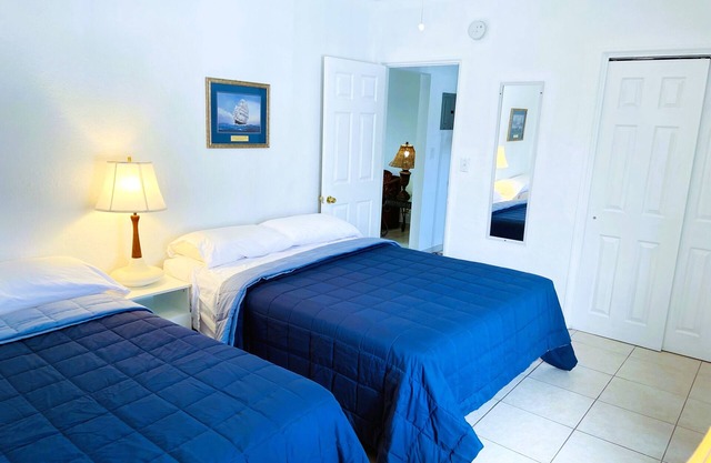 Beach Tide Motel - #9 1 Bedroom 1 King 1 Queen Beds 1 Twin sofabed