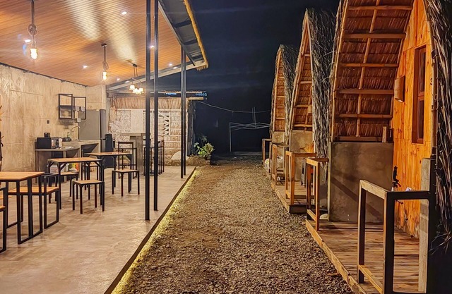 Beachfront and along the Highway (Coastal road) With Common Kitchen
