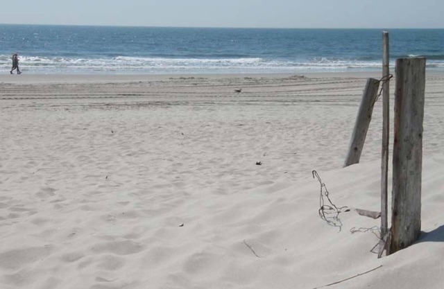 Beachfront Bargain! Step Off Your Deck Onto a Great Beach!