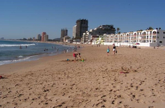BEACHFRONT condo (2B/2B) with a 20% Discount for stays longer than 28 days!