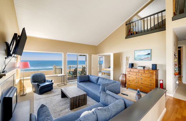 Beachfront Condo w/Amazing Ocean View, Fireplace, Shared Pool, & Tennis