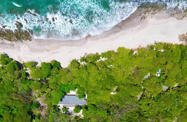 Beachfront Luxury- Casa Caricaco