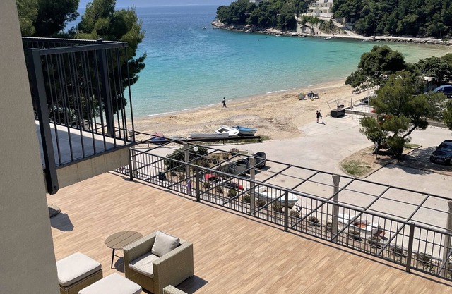 beachfront paradise Jago