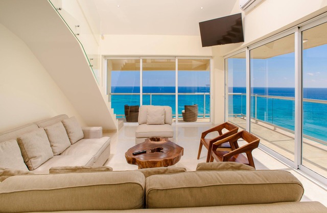 Beachfront Penthouse on the Sand! Incredible Views! Walk to Eat, Drink, Play!