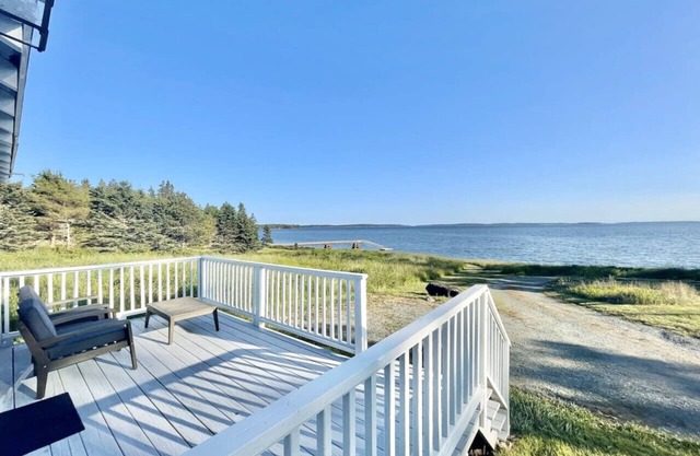 Beachfront Pet Friendly Tiny Home[Shoreline Bliss]