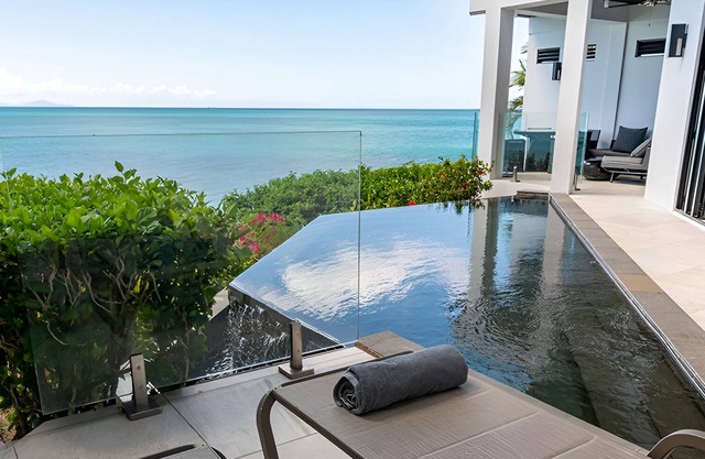 Beachfront Relaxation Suite with Breathtaking Sea Backdrop - Near Ffryes Beach