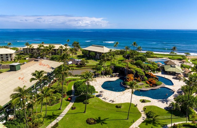 BEACHFRONT RESORT restaurants on site, Ocean & Pool Views!