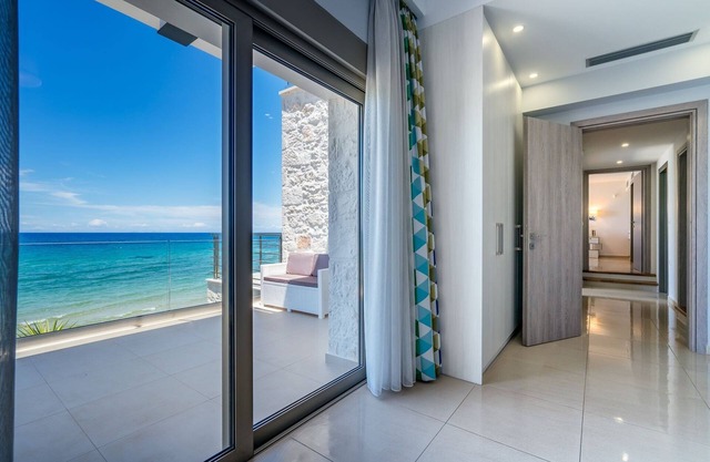 Beachfront Zante Villa | Villa Perla | 5 Bedroom | Private Pool | Tragaki