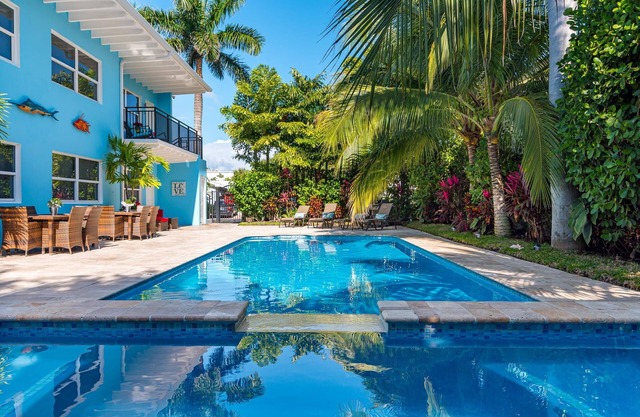 ⭐BEACHSIDE BLISS!⭐Singer Island 2/2⭐Huge Pool+Spa
