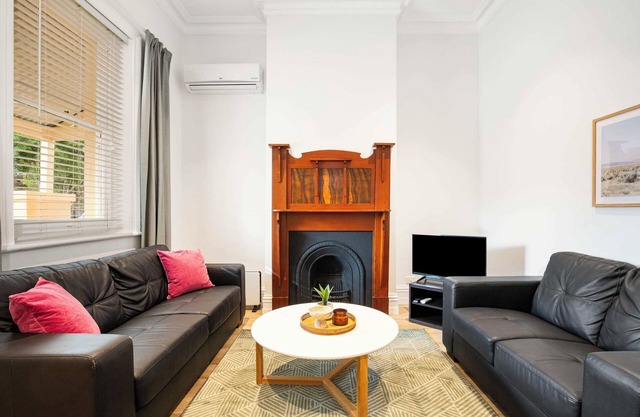 Beachside Cottage Glenelg Sth | Pets Welcome