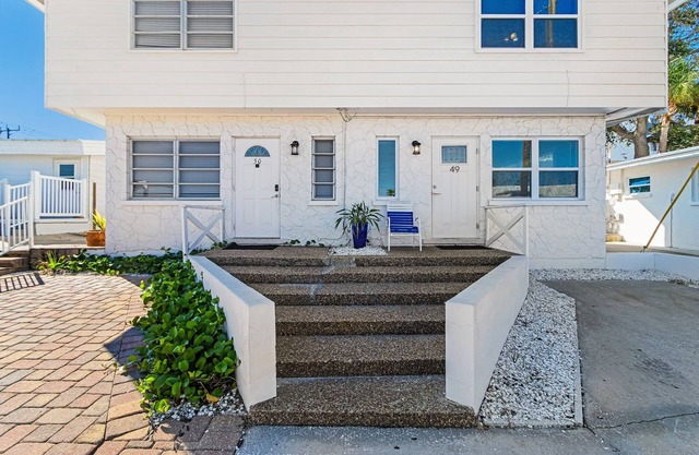 Beachside Escape for 6 with Pool & Direct Sand Access – Aloha Kai #49