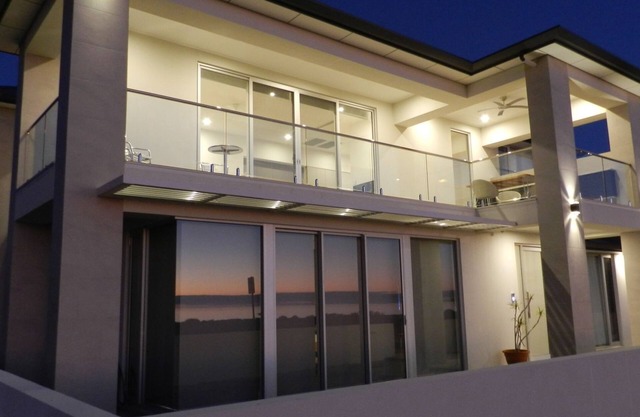 Beachside Sunset Vista Adelaide - couples getaway