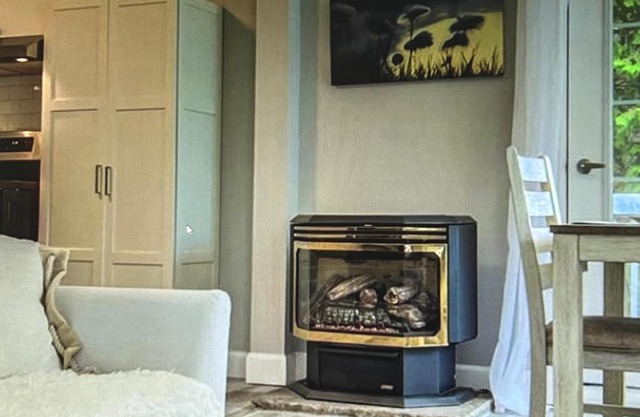 Beachy Chic-Completely renovated- Steps to the Beach