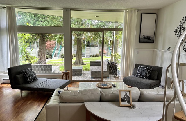 Beachy condo with Oceanview, Hotub and Pool