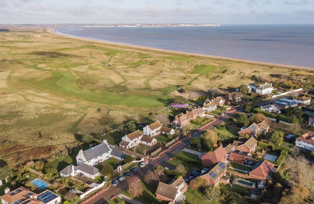 Beadles by Bloom Stays - charming coastal house on private coastal estate