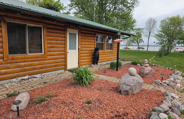 Bear Lodge, Fantastic Views Of Partridge Lake Fremont Wisconsin Wolf River