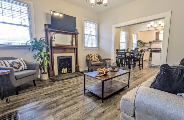 Bearcat Bungalow located in the heart of Downtown