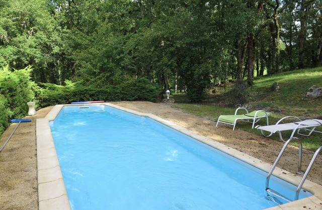 Beautiful private villa for 4 guests with WIFI, private pool, TV, terrace, pets allowed and park.