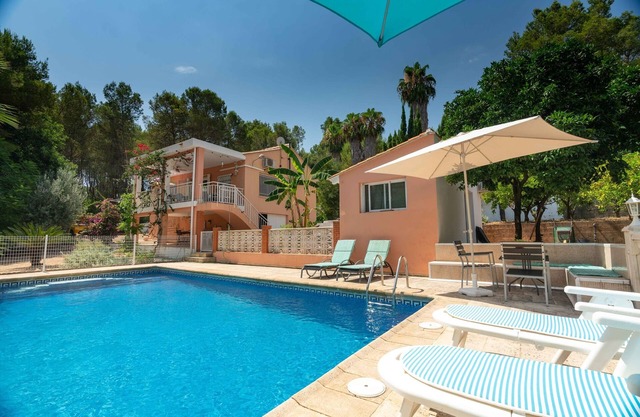 Beautiful villa, Spanish vibes, ,your own big swimming pool (10x5) & guesthouse.
