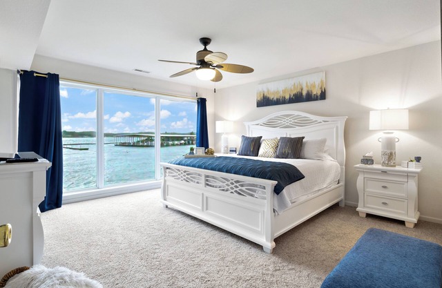 Beautiful Lakefront Condo - 2 Master Suites and Queen Sofa Bed