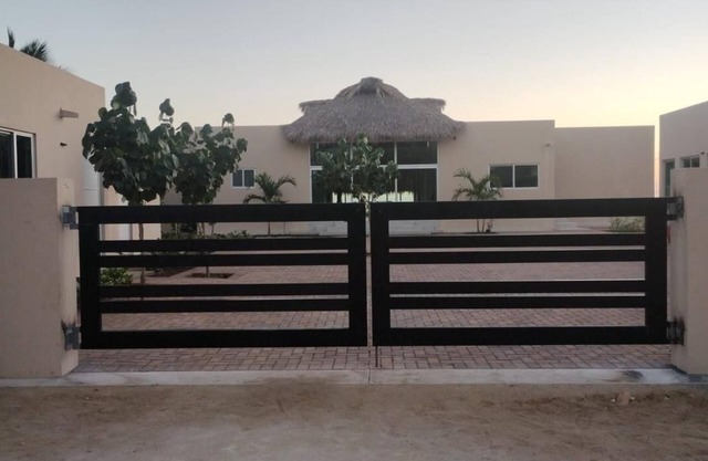 Beautiful beachfront villa in Puerto Escondido Oaxaca, ideal for families.