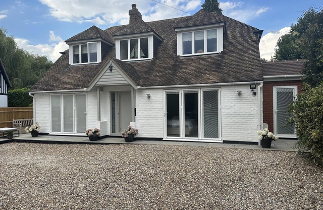 Beautiful 1-Bed Studio in Bourne end