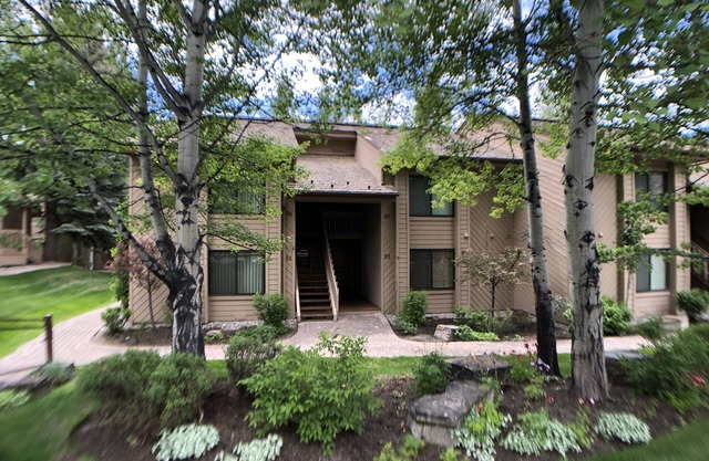 Beautiful 1 Bedroom Renovated Elkhorn Condo