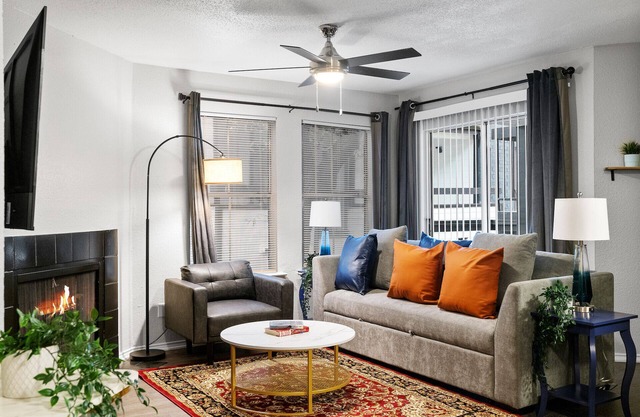 Beautiful 2BD/2BA in University Hills 6703