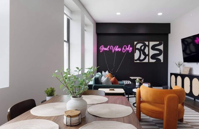 Beautiful 2Bed - 10 min. to downtown/Cavs/Browns