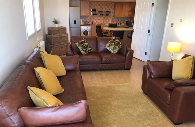 Beautiful 3-Bed Apartment in Gourock