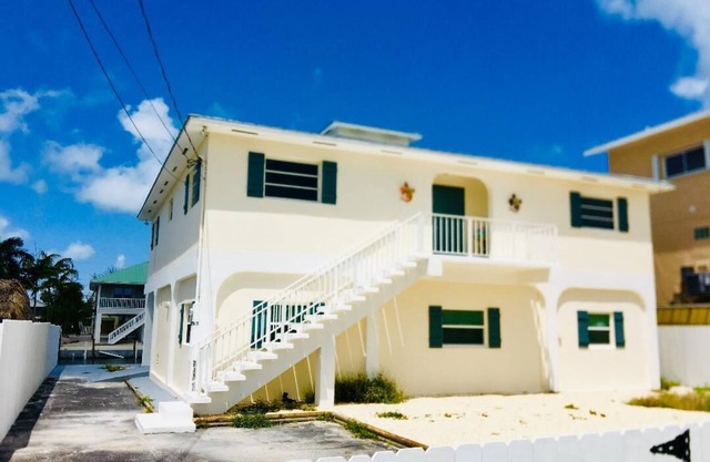 Beautiful 3 bed 2 bath deep water canal front home