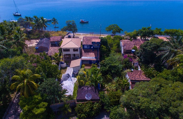 Beautiful 3 bedroom house by the river and sea