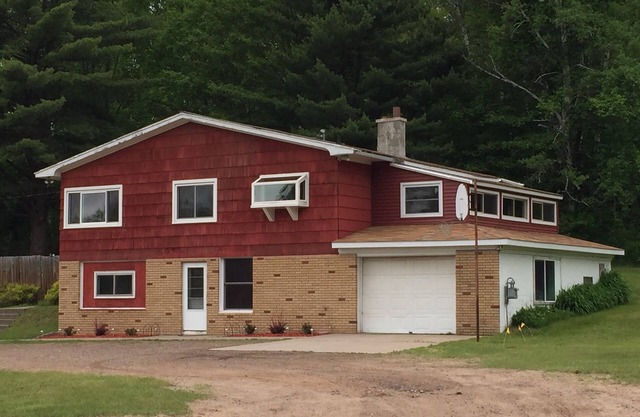 Beautiful 4 bedroom, Marquette home. Open all year!