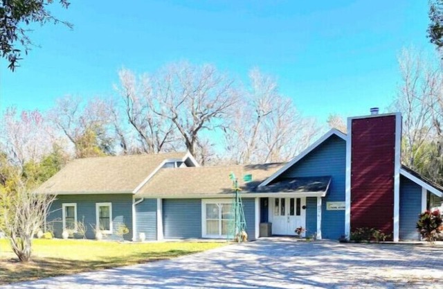 Beautiful 4 Bedroom Farm Housen
