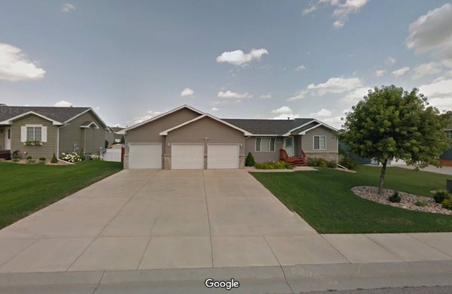 Beautiful 5 bedroom 3 Bathroom home located inbetween Rapid City and Sturgis