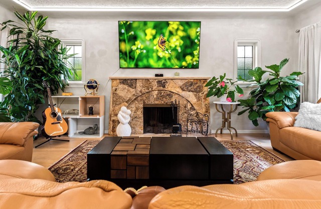 Beautiful 5 BR Westside House + Panoramic Views!