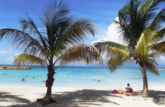 Beautiful 56m2 apartment, 150m from the beach, GOSIER (Pointe Verdure). WIRELESS. Car park