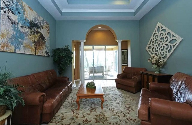 Beautiful 5br 4bath, sleeps 14: Wekiva Springs, Disney, Universal & Antiques.
