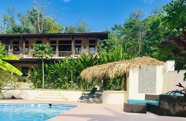 Beautiful and secure house with a pool, bar and bbq area close to the beach!