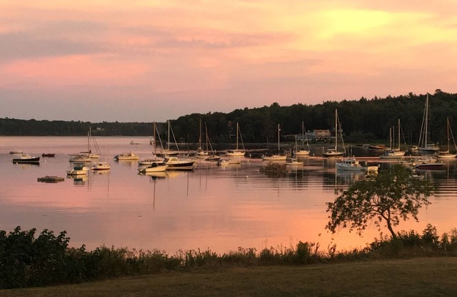 Beautiful Antique Waterfront Property On Round Pond Harbor - Sleeps 7