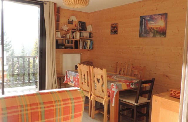 Beautiful apartment above Molines en Queyras, with breathtaking mountain views.